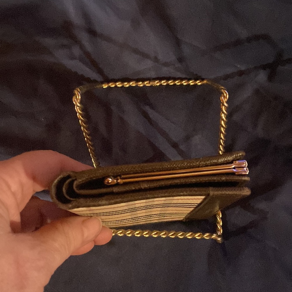 Burberry EUC KissLock Wallet COA,Dust bag,care card - Picture 16 of 17